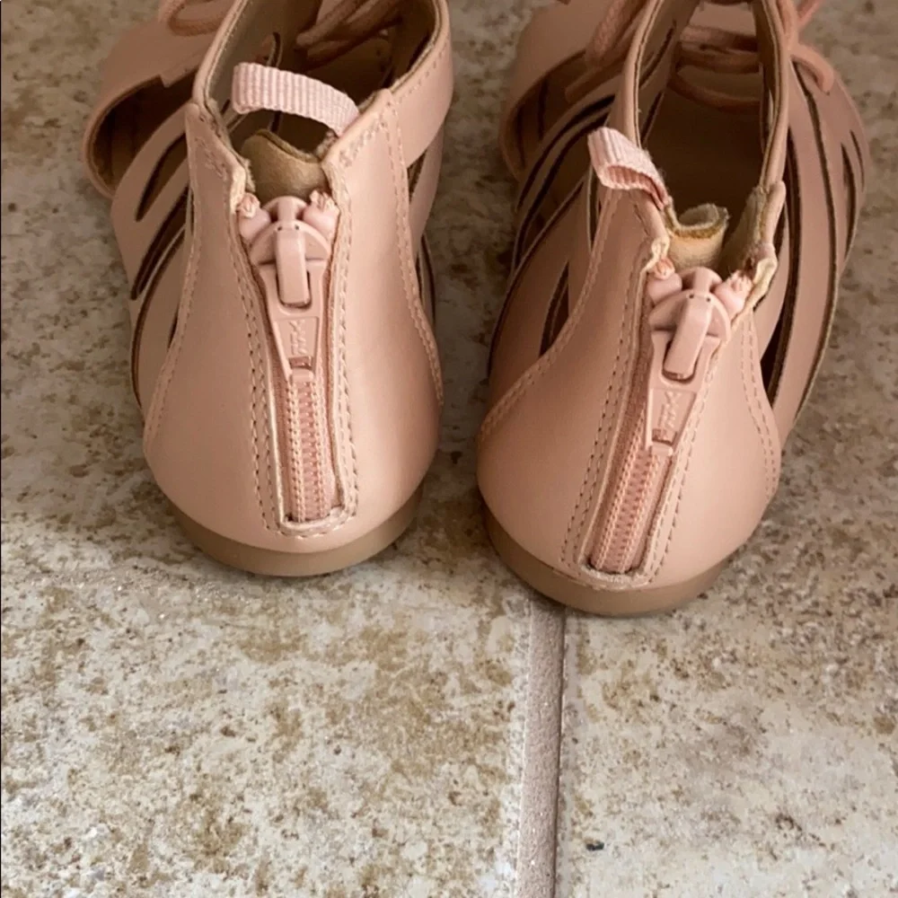 Old navy girl sandals with ties